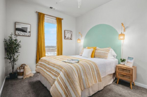 NEW Shoreline 401 2BR Condo Near Downtown and Bay